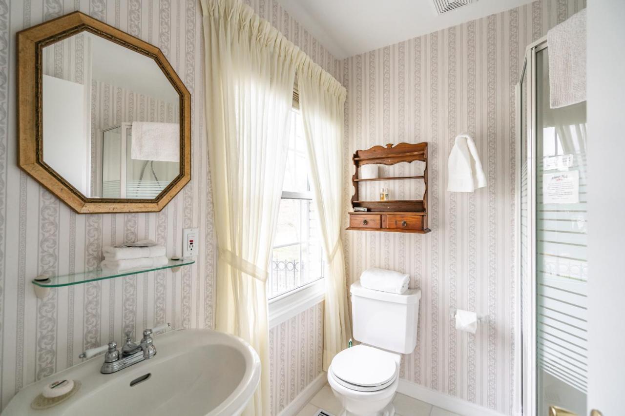 Abacot Hall Bed & Breakfast Niagara-on-the-Lake Dış mekan fotoğraf